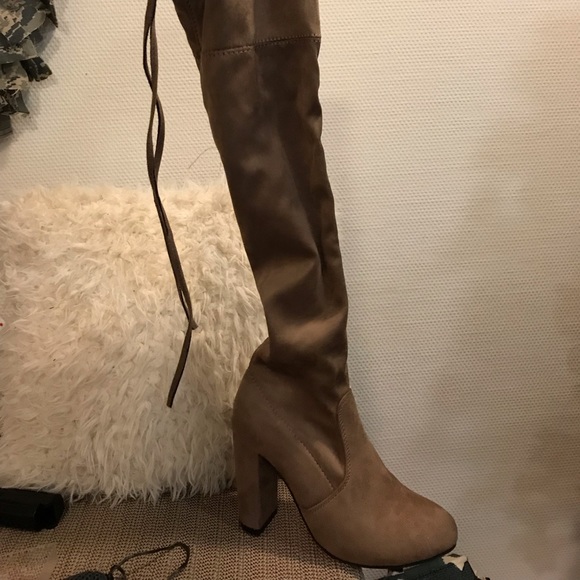 Over the knee boots - Picture 2 of 4